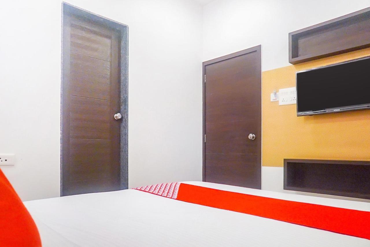 Oyo 15741 Z Inn Phursungi Extérieur photo