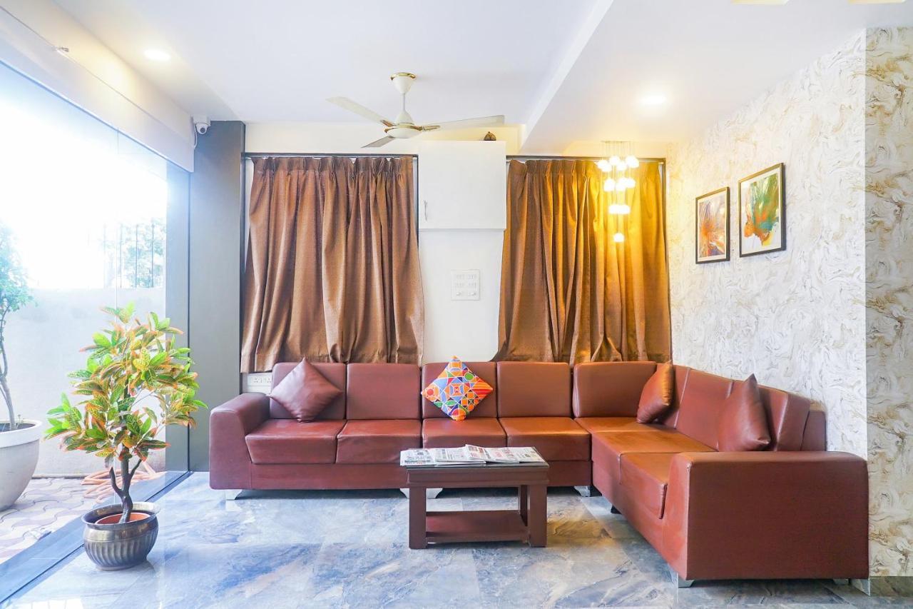 Oyo 15741 Z Inn Phursungi Extérieur photo