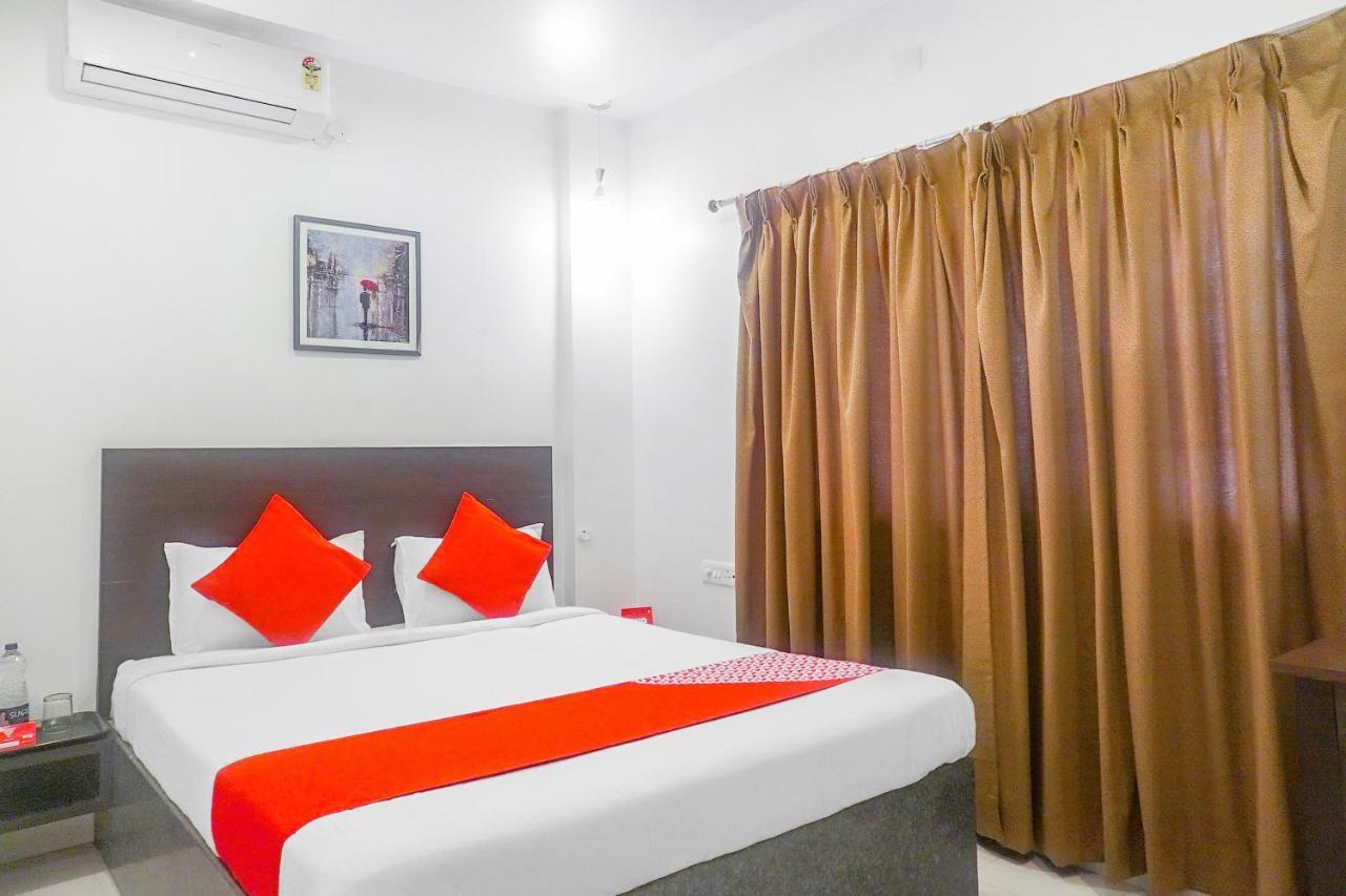 Oyo 15741 Z Inn Phursungi Extérieur photo