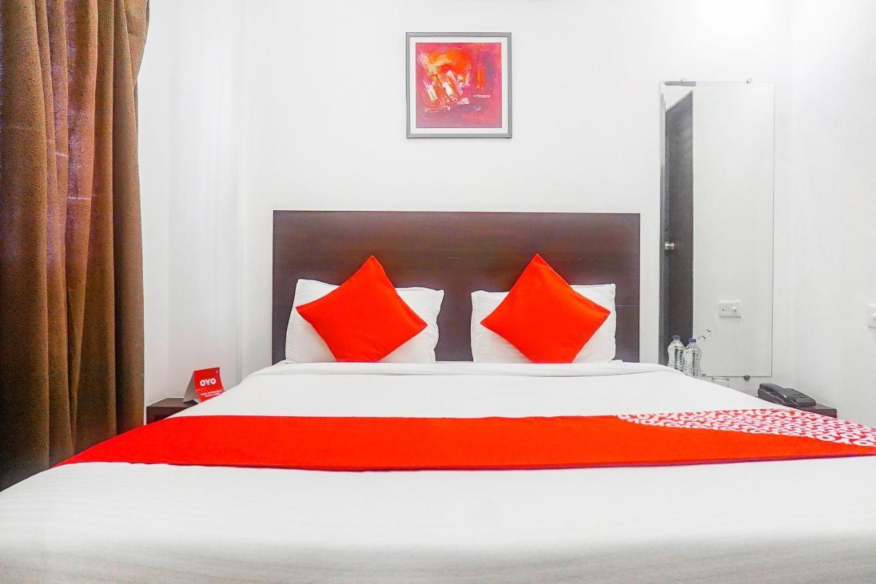 Oyo 15741 Z Inn Phursungi Extérieur photo