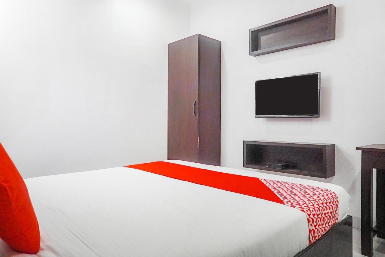 Oyo 15741 Z Inn Phursungi Extérieur photo