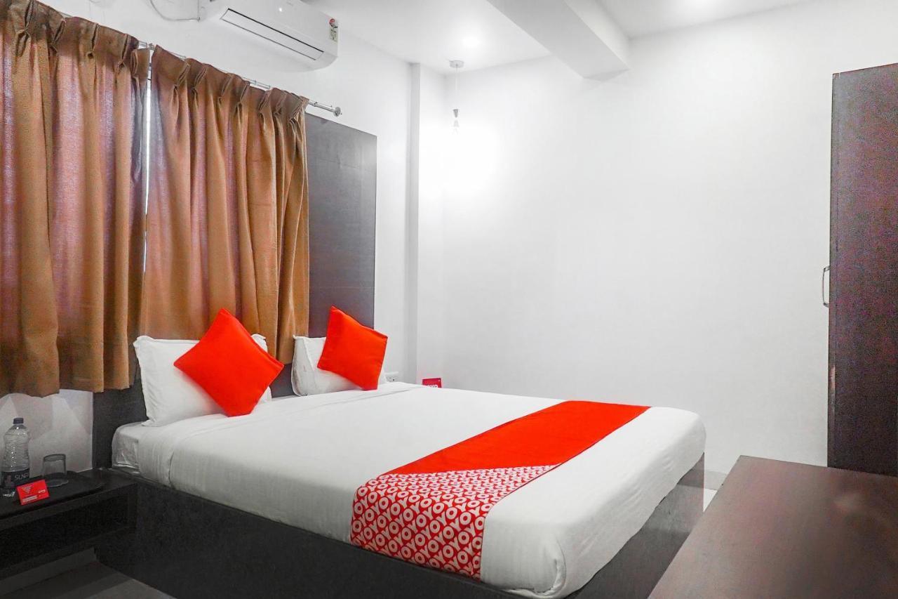 Oyo 15741 Z Inn Phursungi Extérieur photo