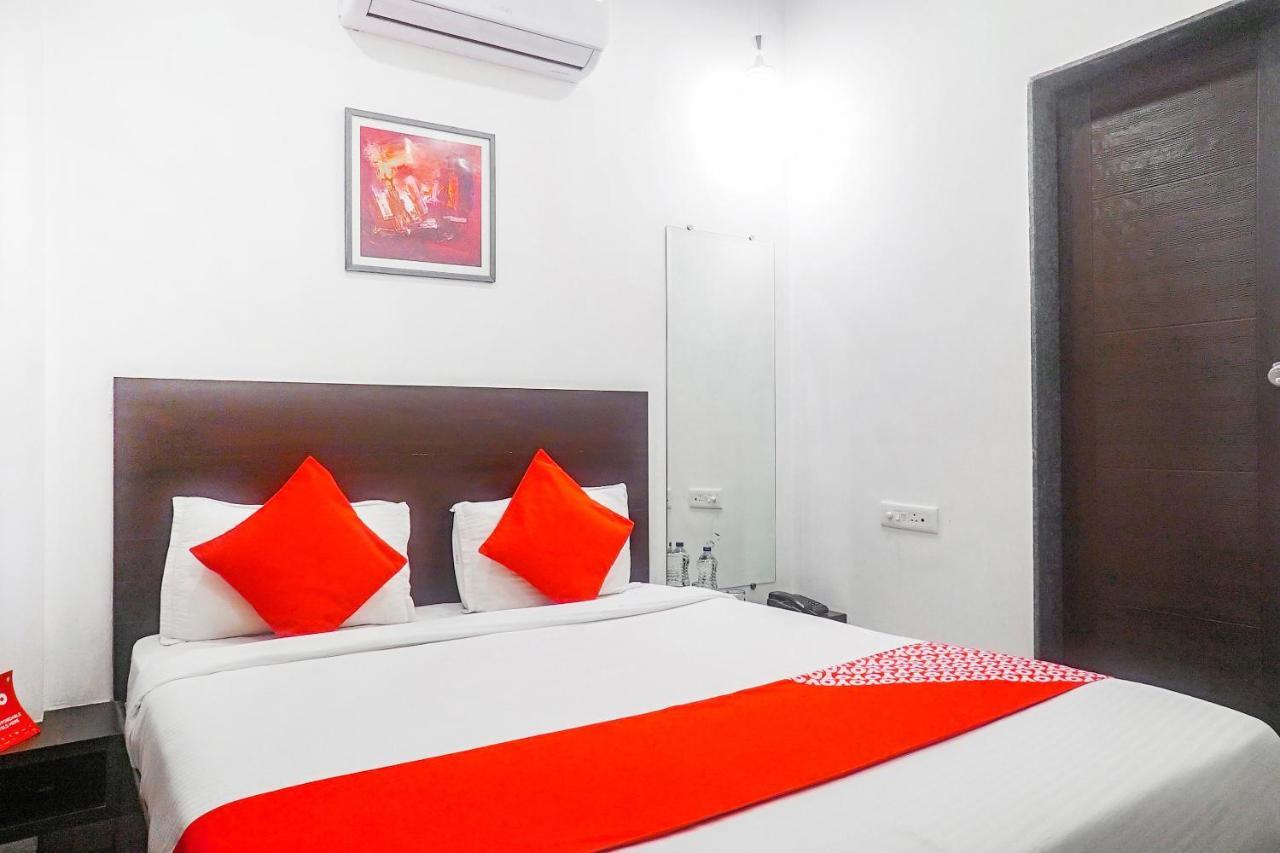 Oyo 15741 Z Inn Phursungi Extérieur photo